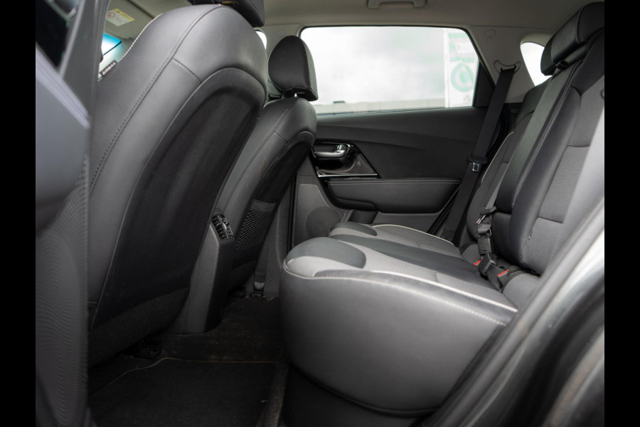 Kia e-Niro DynamicPlusLine 64 kWh SOH 98,7 % |Stoel en stuurverwarming | Schuif/-kanteldak | Achteruitrijcamera | Navigatie | Carplay | PDC voor & achter | Achteruitrijcamera