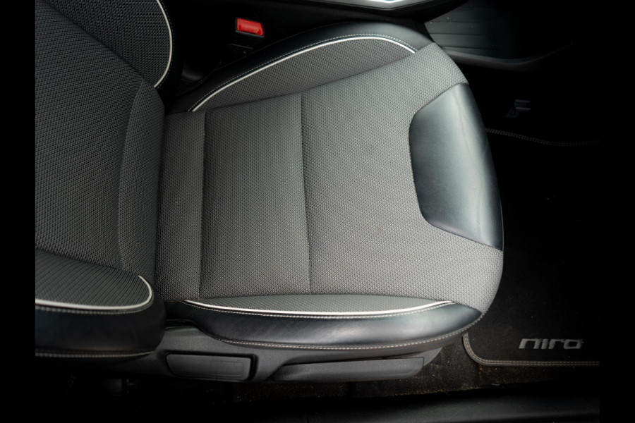 Kia e-Niro DynamicPlusLine 64 kWh SOH 98,7 % |Stoel en stuurverwarming | Schuif/-kanteldak | Achteruitrijcamera | Navigatie | Carplay | PDC voor & achter | Achteruitrijcamera