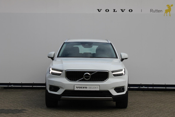Volvo XC40 T3 163PK Automaat Business Pro Navigatie / Trekhaak / Adaptieve Cruise Control / 18" lichtmetalen velgen / Climare Control