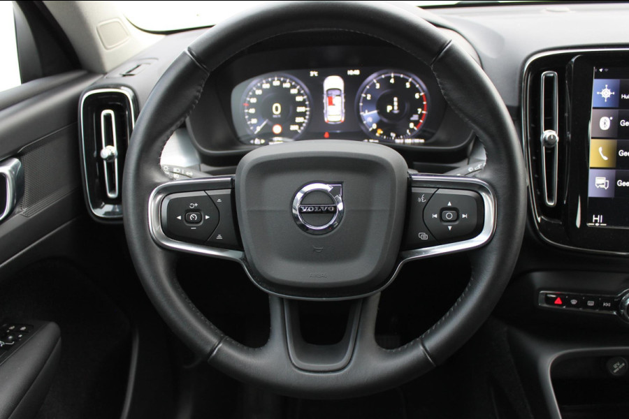 Volvo XC40 T3 163PK Automaat Business Pro Navigatie / Trekhaak / Adaptieve Cruise Control / 18" lichtmetalen velgen / Climare Control