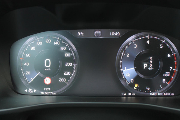 Volvo XC40 T3 163PK Automaat Business Pro Navigatie / Trekhaak / Adaptieve Cruise Control / 18" lichtmetalen velgen / Climare Control