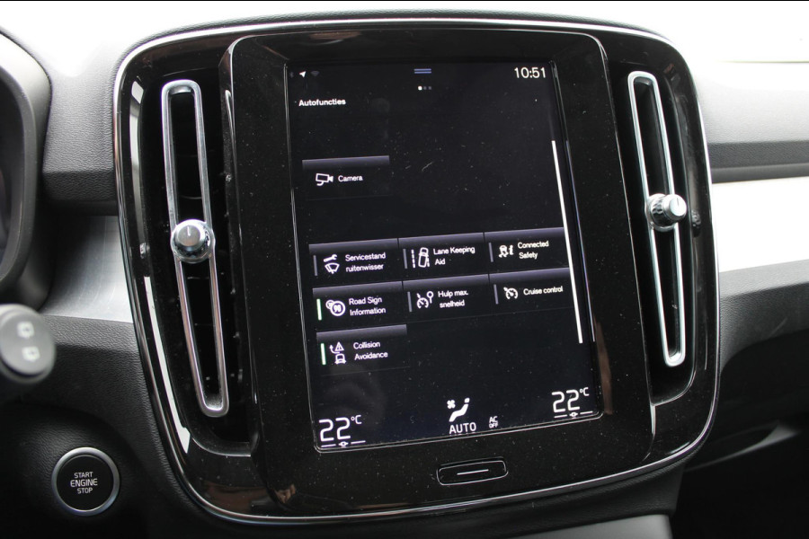 Volvo XC40 T3 163PK Automaat Business Pro Navigatie / Trekhaak / Adaptieve Cruise Control / 18" lichtmetalen velgen / Climare Control
