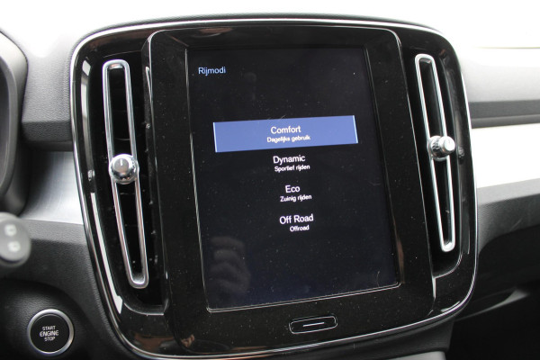 Volvo XC40 T3 163PK Automaat Business Pro Navigatie / Trekhaak / Adaptieve Cruise Control / 18" lichtmetalen velgen / Climare Control