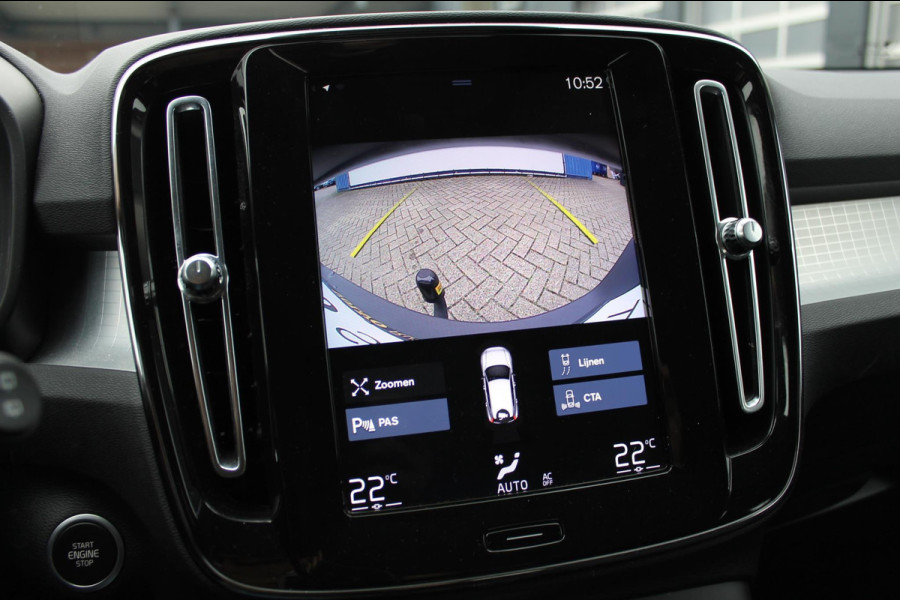 Volvo XC40 T3 163PK Automaat Business Pro Navigatie / Trekhaak / Adaptieve Cruise Control / 18" lichtmetalen velgen / Climare Control