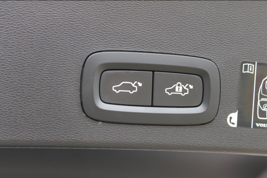 Volvo XC40 T3 163PK Automaat Business Pro Navigatie / Trekhaak / Adaptieve Cruise Control / 18" lichtmetalen velgen / Climare Control