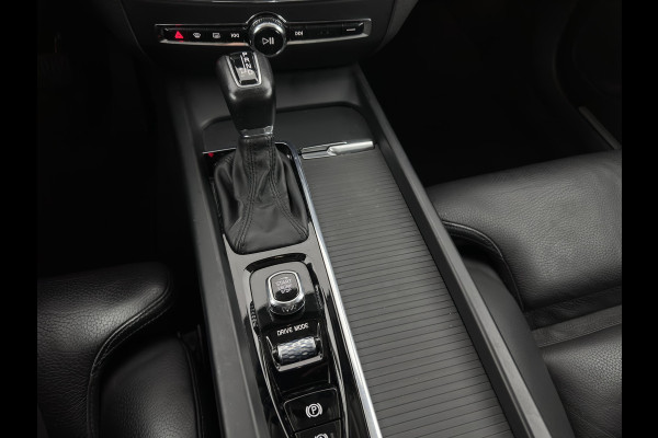 Volvo V60 2.0 D4 Momentum Pro (INCL.BTW) Aut. *LEATHER | FULL-LED | HEATED-COMFORTSEATS | DIGI-COCKPIT | CARPLAY | NAVI-FULLMAP | ECC | PDC | CRUISE | 17''ALU | TOWBAR*