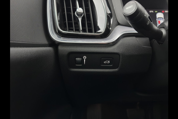 Volvo V60 2.0 D4 Momentum Pro (INCL.BTW) Aut. *LEATHER | FULL-LED | HEATED-COMFORTSEATS | DIGI-COCKPIT | CARPLAY | NAVI-FULLMAP | ECC | PDC | CRUISE | 17''ALU | TOWBAR*