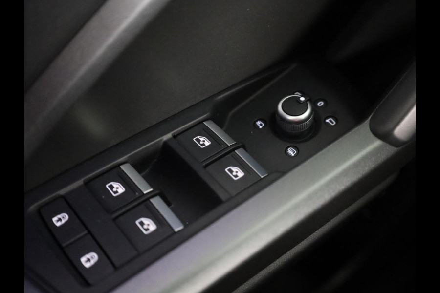 Audi Q3 Sportback 45 TFSI e S Edition 245pk | Navigatie | Elektrisch verstelbare voorstoelen | Sonos Audio | Adaptieve cruise controle | Stoelverwarming | S-line interieur