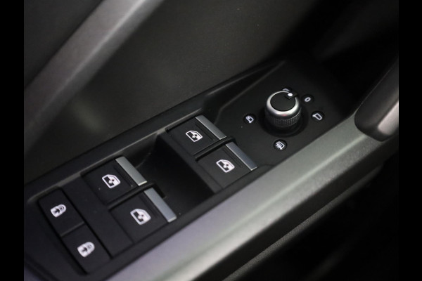 Audi Q3 Sportback 45 TFSI e S Edition 245pk | Navigatie | Elektrisch verstelbare voorstoelen | Sonos Audio | Adaptieve cruise controle | Stoelverwarming | S-line interieur