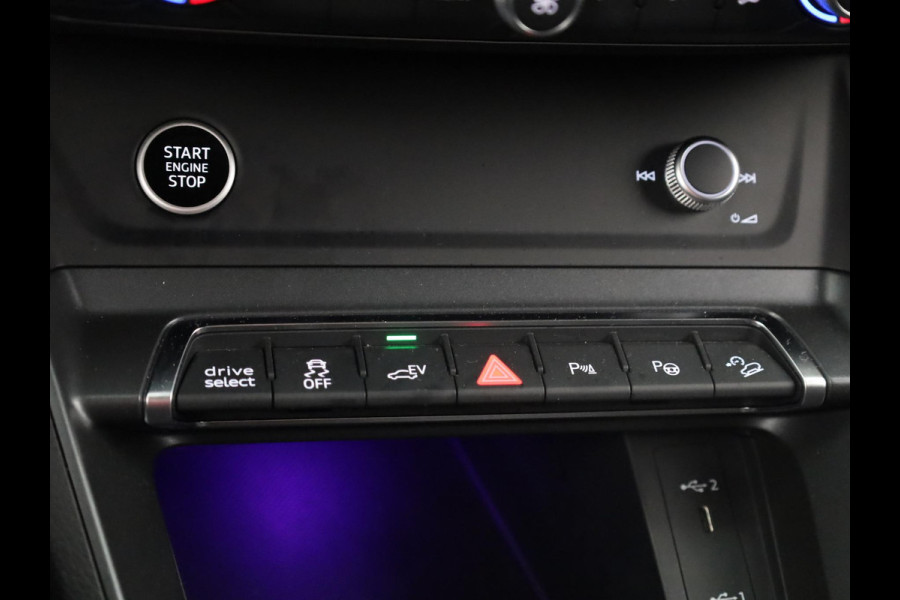 Audi Q3 Sportback 45 TFSI e S Edition 245pk | Navigatie | Elektrisch verstelbare voorstoelen | Sonos Audio | Adaptieve cruise controle | Stoelverwarming | S-line interieur