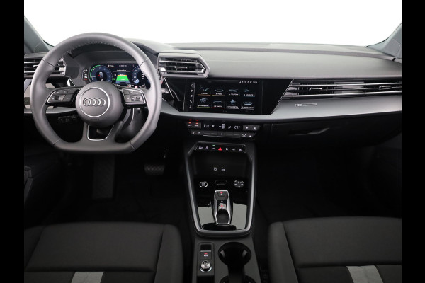 Audi A3 Sportback Pro Line 40 TFSI e 204 pk | Private lease vanaf € 717,- per maand | Afgevlakt sportstuur | Achteruitrijcamera | Dynamisch led verlichting |