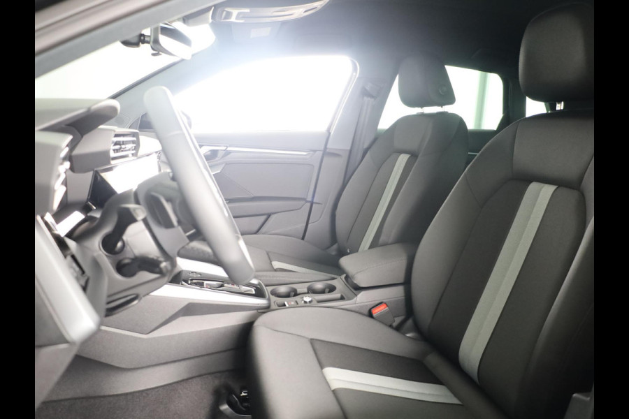Audi A3 Sportback Pro Line 40 TFSI e 204 pk | Private lease vanaf € 717,- per maand | Afgevlakt sportstuur | Achteruitrijcamera | Dynamisch led verlichting |