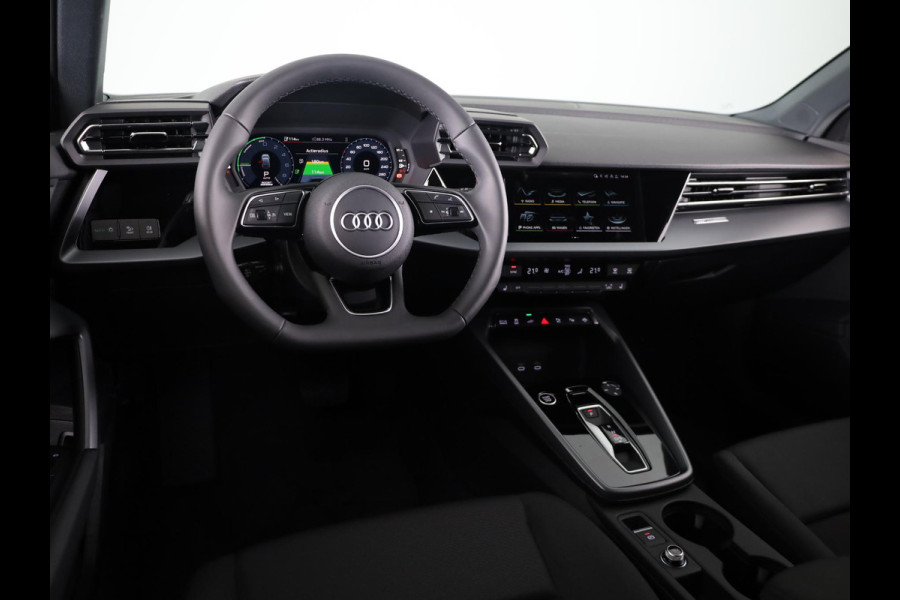 Audi A3 Sportback Pro Line 40 TFSI e 204 pk | Private lease vanaf € 717,- per maand | Afgevlakt sportstuur | Achteruitrijcamera | Dynamisch led verlichting |