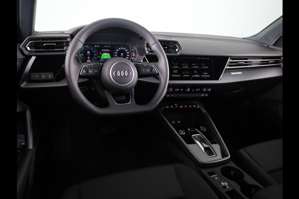 Audi A3 Sportback Pro Line 40 TFSI e 204 pk | Private lease vanaf € 717,- per maand | Afgevlakt sportstuur | Achteruitrijcamera | Dynamisch led verlichting |