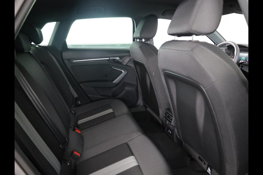 Audi A3 Sportback Pro Line 40 TFSI e 204 pk | Private lease vanaf € 717,- per maand | Afgevlakt sportstuur | Achteruitrijcamera | Dynamisch led verlichting |