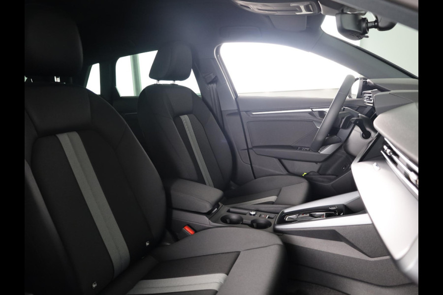 Audi A3 Sportback Pro Line 40 TFSI e 204 pk | Private lease vanaf € 717,- per maand | Afgevlakt sportstuur | Achteruitrijcamera | Dynamisch led verlichting |