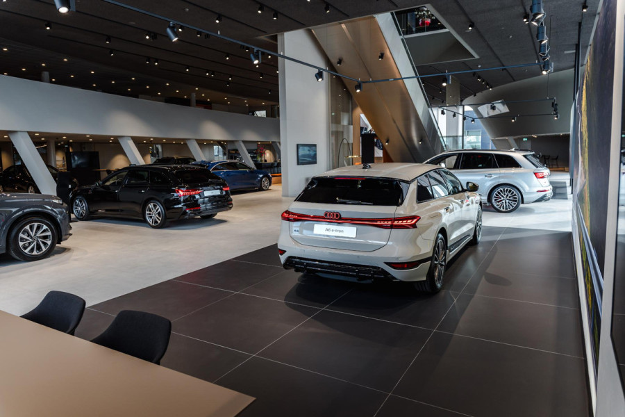 Audi A6 Limousine 40 TFSI S edition Competition 204pk | Private lease vanaf € 845,- per maand |  Panoramadak | HD Matrix | Parkeercamera | B&O  Audio | 19 inch lichtmetalen velgen | Verlengde garantie