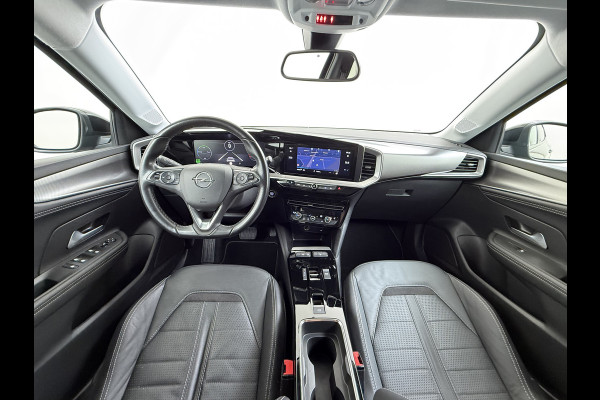 Opel Mokka-e 136PK Automaat Adap.Cruise Warmtepomp Leder 360°Camera Stoelverwarming Navi Android Auto Apple Carplay 50kWh SOH 87% Business El Ecc Privacy Glas Led Isofix DAB Bluetooth Lmv 17" Regen-Lichtsensor Lane Assist 1e Eigenaar Dealeronderhouden Origineel Nederlandse Auto