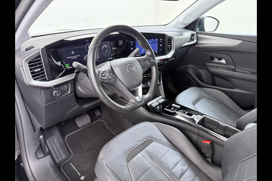 Opel Mokka-e 136PK Automaat Adap.Cruise Warmtepomp Leder 360°Camera Stoelverwarming Navi Android Auto Apple Carplay 50kWh SOH 87% Business El Ecc Privacy Glas Led Isofix DAB Bluetooth Lmv 17" Regen-Lichtsensor Lane Assist 1e Eigenaar Dealeronderhouden Origineel Nederlandse Auto