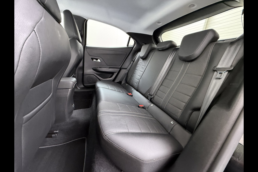 Opel Mokka-e 136PK Automaat Adap.Cruise Warmtepomp Leder 360°Camera Stoelverwarming Navi Android Auto Apple Carplay 50kWh SOH 87% Business El Ecc Privacy Glas Led Isofix DAB Bluetooth Lmv 17" Regen-Lichtsensor Lane Assist 1e Eigenaar Dealeronderhouden Origineel Nederlandse Auto