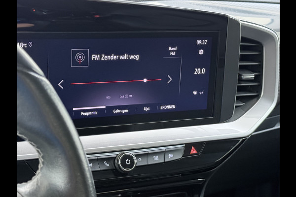 Opel Mokka-e 136PK Automaat Adap.Cruise Warmtepomp Leder 360°Camera Stoelverwarming Navi Android Auto Apple Carplay 50kWh SOH 87% Business El Ecc Privacy Glas Led Isofix DAB Bluetooth Lmv 17" Regen-Lichtsensor Lane Assist 1e Eigenaar Dealeronderhouden Origineel Nederlandse Auto