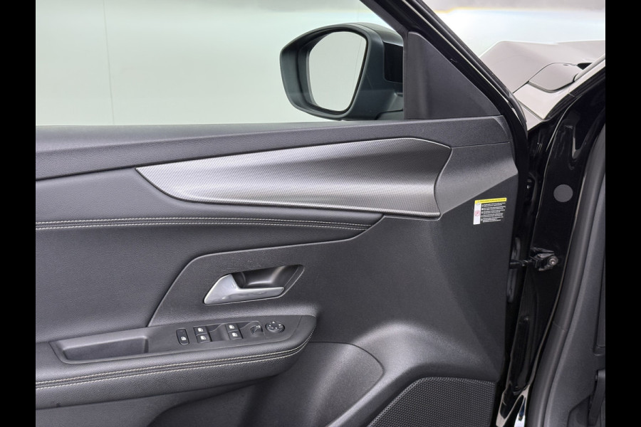 Opel Mokka-e 136PK Automaat Adap.Cruise Warmtepomp Leder 360°Camera Stoelverwarming Navi Android Auto Apple Carplay 50kWh SOH 87% Business El Ecc Privacy Glas Led Isofix DAB Bluetooth Lmv 17" Regen-Lichtsensor Lane Assist 1e Eigenaar Dealeronderhouden Origineel Nederlandse Auto