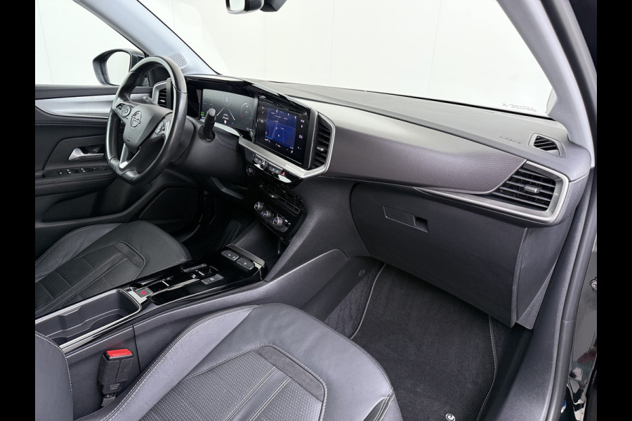 Opel Mokka-e 136PK Automaat Adap.Cruise Warmtepomp Leder 360°Camera Stoelverwarming Navi Android Auto Apple Carplay 50kWh SOH 87% Business El Ecc Privacy Glas Led Isofix DAB Bluetooth Lmv 17" Regen-Lichtsensor Lane Assist 1e Eigenaar Dealeronderhouden Origineel Nederlandse Auto