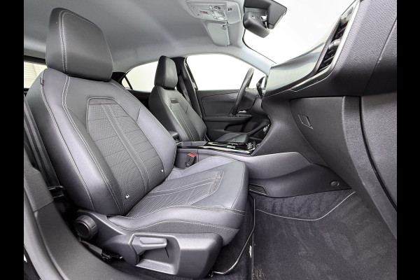 Opel Mokka-e 136PK Automaat Adap.Cruise Warmtepomp Leder 360°Camera Stoelverwarming Navi Android Auto Apple Carplay 50kWh SOH 87% Business El Ecc Privacy Glas Led Isofix DAB Bluetooth Lmv 17" Regen-Lichtsensor Lane Assist 1e Eigenaar Dealeronderhouden Origineel Nederlandse Auto