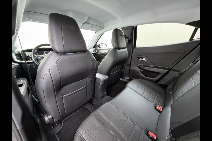 Opel Mokka-e 136PK Automaat Adap.Cruise Warmtepomp Leder 360°Camera Stoelverwarming Navi Android Auto Apple Carplay 50kWh SOH 87% Business El Ecc Privacy Glas Led Isofix DAB Bluetooth Lmv 17" Regen-Lichtsensor Lane Assist 1e Eigenaar Dealeronderhouden Origineel Nederlandse Auto