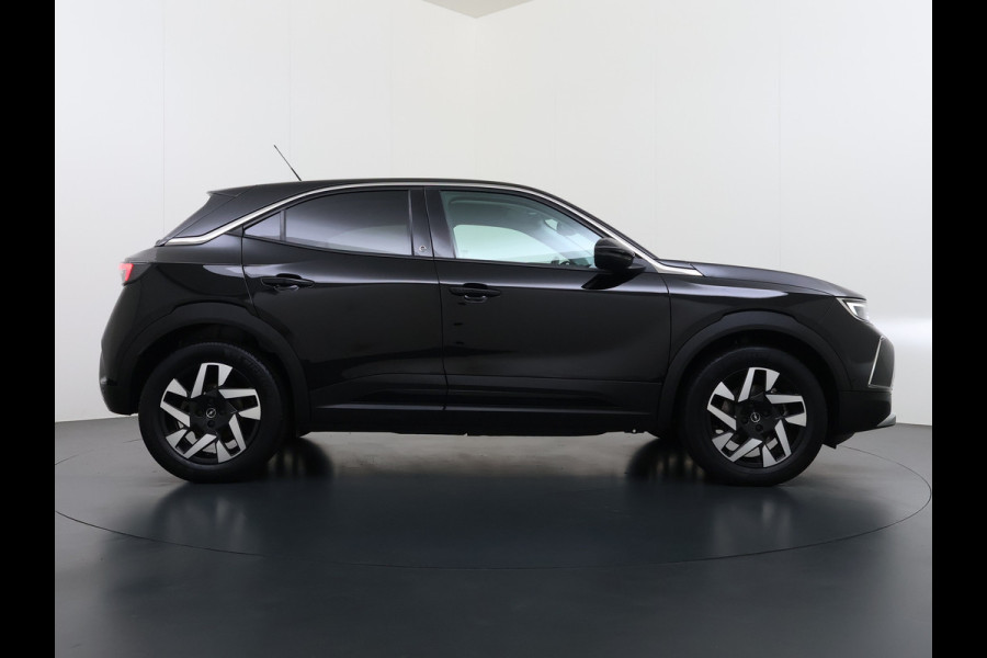 Opel Mokka-e 136PK Automaat Adap.Cruise Warmtepomp Leder 360°Camera Stoelverwarming Navi Android Auto Apple Carplay 50kWh SOH 87% Business El Ecc Privacy Glas Led Isofix DAB Bluetooth Lmv 17" Regen-Lichtsensor Lane Assist 1e Eigenaar Dealeronderhouden Origineel Nederlandse Auto