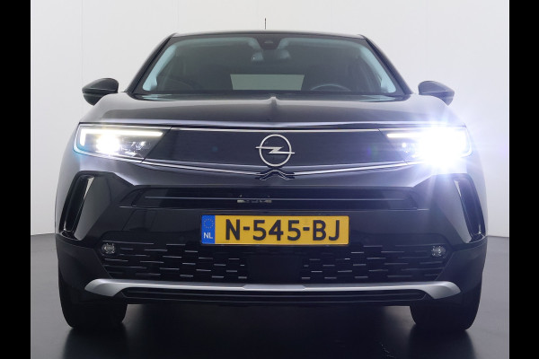 Opel Mokka-e 136PK Automaat Adap.Cruise Warmtepomp Leder 360°Camera Stoelverwarming Navi Android Auto Apple Carplay 50kWh SOH 87% Business El Ecc Privacy Glas Led Isofix DAB Bluetooth Lmv 17" Regen-Lichtsensor Lane Assist 1e Eigenaar Dealeronderhouden Origineel Nederlandse Auto