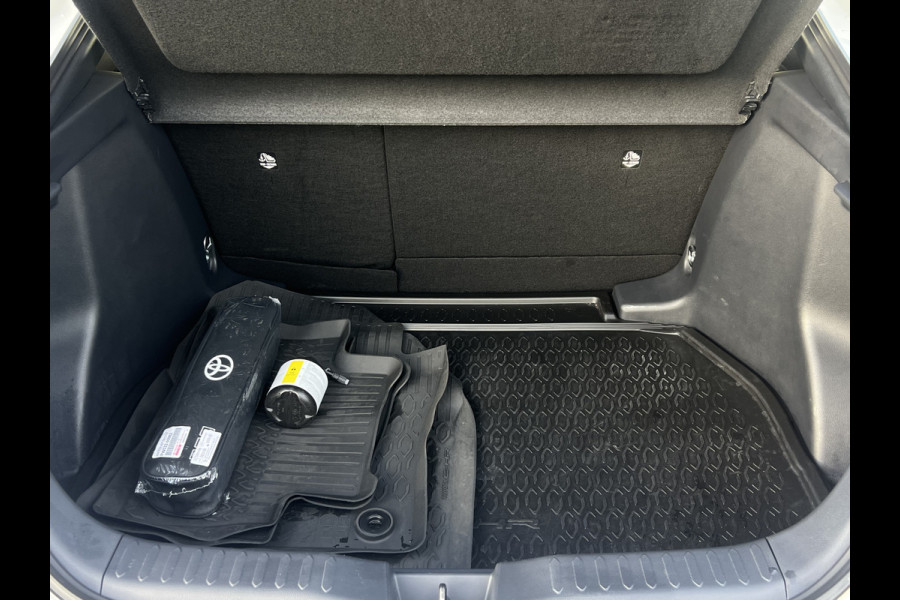 Toyota C-HR 1.8 Hybrid 140 Team D | LED Matric | Camera | Winter Pakket