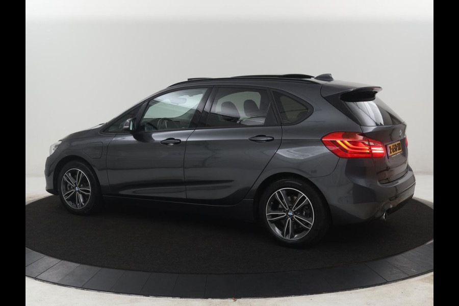 BMW 2 Serie Active Tourer 225xe iPerformance High Executive | SOH 80,7% | Panoramadak | Leder | Cruise control | Head-up | Stoelverwarming | Camera | Park assist | Climate control