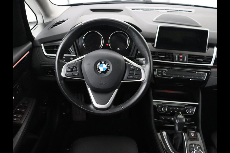 BMW 2 Serie Active Tourer 225xe iPerformance High Executive | SOH 80,7% | Panoramadak | Leder | Cruise control | Head-up | Stoelverwarming | Camera | Park assist | Climate control