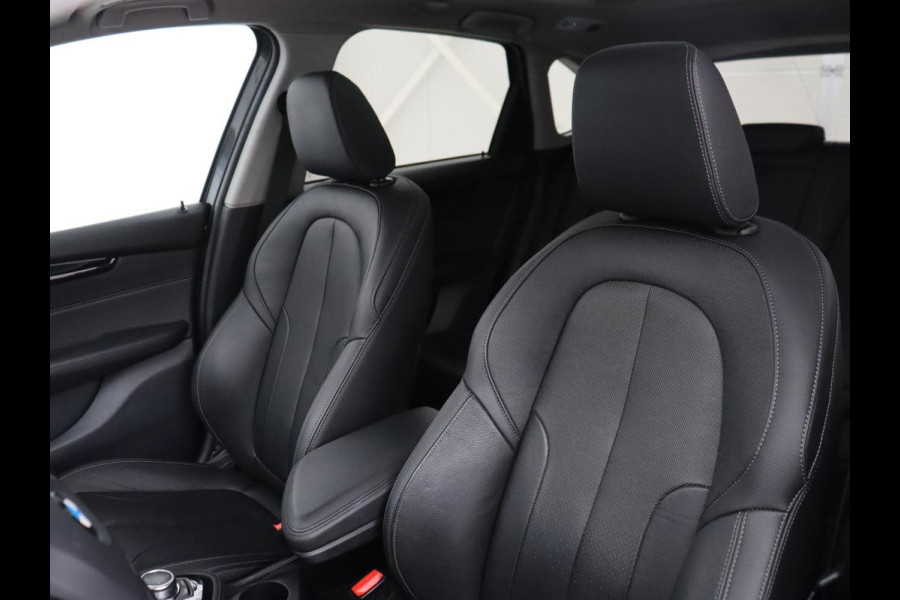 BMW 2 Serie Active Tourer 225xe iPerformance High Executive | SOH 80,7% | Panoramadak | Leder | Cruise control | Head-up | Stoelverwarming | Camera | Park assist | Climate control