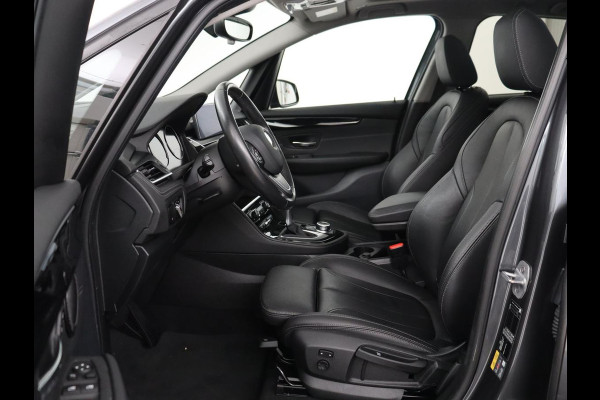 BMW 2 Serie Active Tourer 225xe iPerformance High Executive | SOH 80,7% | Panoramadak | Leder | Cruise control | Head-up | Stoelverwarming | Camera | Park assist | Climate control