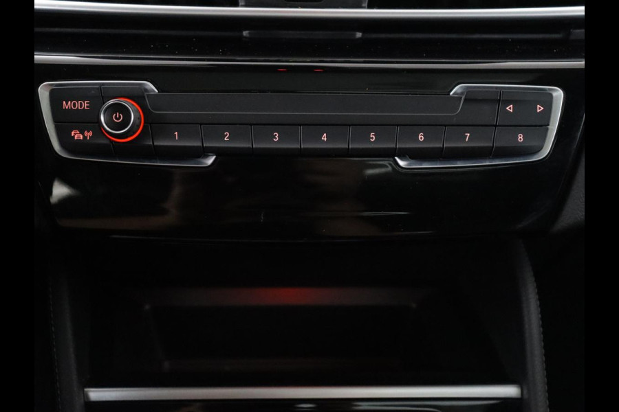 BMW 2 Serie Active Tourer 225xe iPerformance High Executive | SOH 80,7% | Panoramadak | Leder | Cruise control | Head-up | Stoelverwarming | Camera | Park assist | Climate control