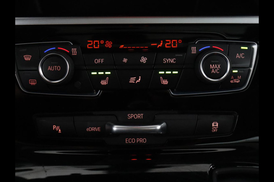 BMW 2 Serie Active Tourer 225xe iPerformance High Executive | SOH 80,7% | Panoramadak | Leder | Cruise control | Head-up | Stoelverwarming | Camera | Park assist | Climate control