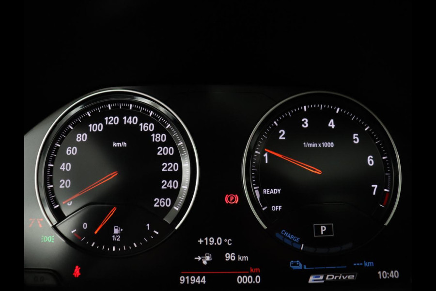 BMW 2 Serie Active Tourer 225xe iPerformance High Executive | SOH 80,7% | Panoramadak | Leder | Cruise control | Head-up | Stoelverwarming | Camera | Park assist | Climate control