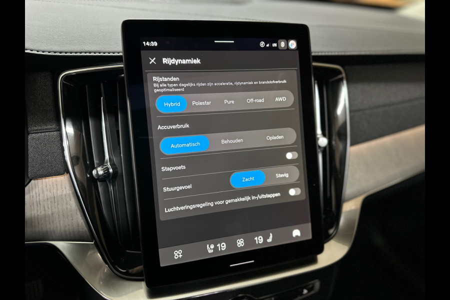 Volvo XC90 2.0 T8 hybrid Ultra Dark 7p.| MY2026| Luchtvering| Lagom-Pack | Winter-Pack| H/K Sound| Trekhaak| HuD| 22inch|Massage