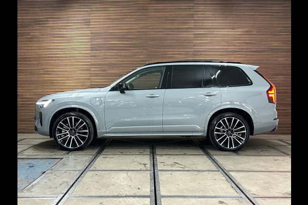 Volvo XC90 2.0 T8 hybrid Ultra Dark 7p.| MY2026| Luchtvering| Lagom-Pack | Winter-Pack| H/K Sound| Trekhaak| HuD| 22inch|Massage