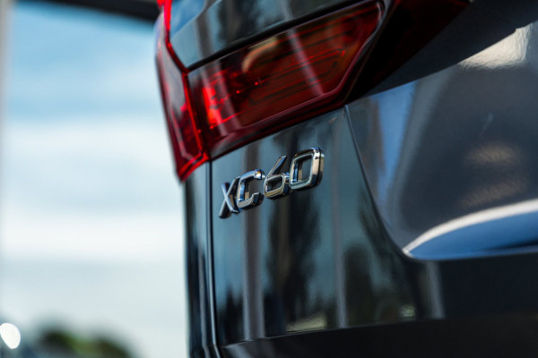 Volvo XC60 2.0 T5 AWD Inscription I Camera I trekhaak I Autopilot I Blits I