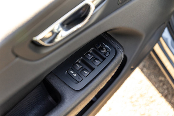 Volvo XC60 2.0 T5 AWD Inscription I Camera I trekhaak I Autopilot I Blits I