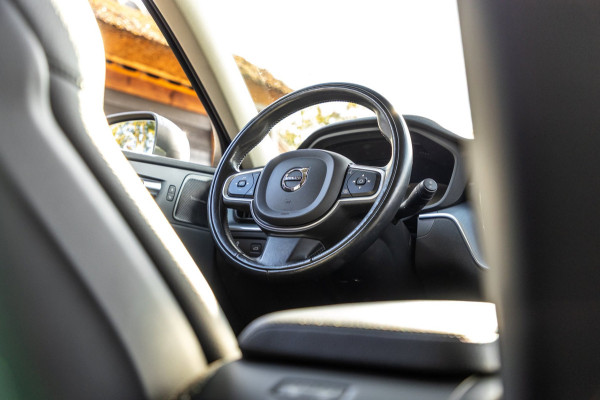 Volvo XC60 2.0 T5 AWD Inscription I Camera I trekhaak I Autopilot I Blits I