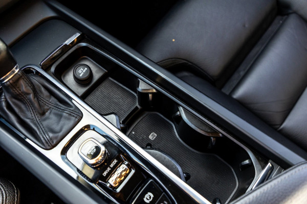Volvo XC60 2.0 T5 AWD Inscription I Camera I trekhaak I Autopilot I Blits I