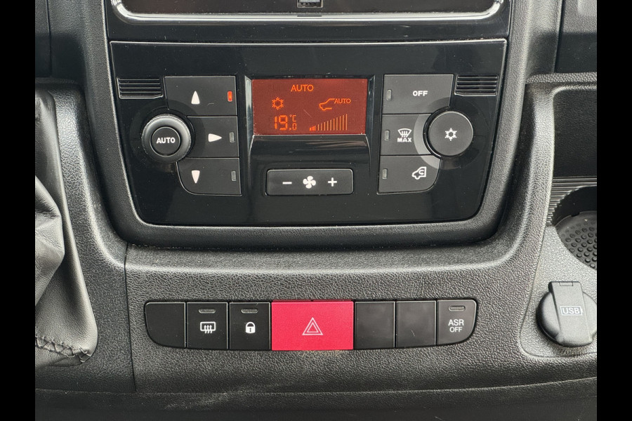 Citroën Jumper 2.2 BlueHDi 140 L2H2 3.5t 6 pers Camera Carplay Trekhaak 3000kg Cruise Navigatie