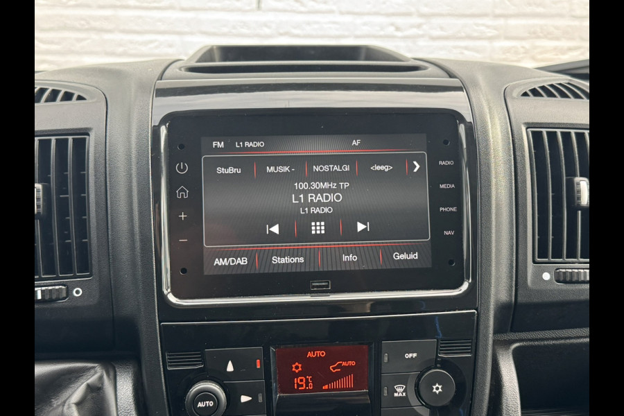 Citroën Jumper 2.2 BlueHDi 140 L2H2 3.5t 6 pers Camera Carplay Trekhaak 3000kg Cruise Navigatie