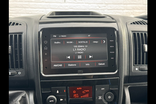 Citroën Jumper 2.2 BlueHDi 140 L2H2 3.5t 6 pers Camera Carplay Trekhaak 3000kg Cruise Navigatie