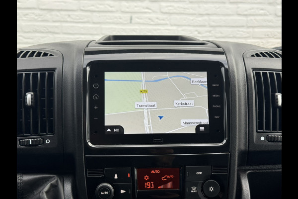 Citroën Jumper 2.2 BlueHDi 140 L2H2 3.5t 6 pers Camera Carplay Trekhaak 3000kg Cruise Navigatie
