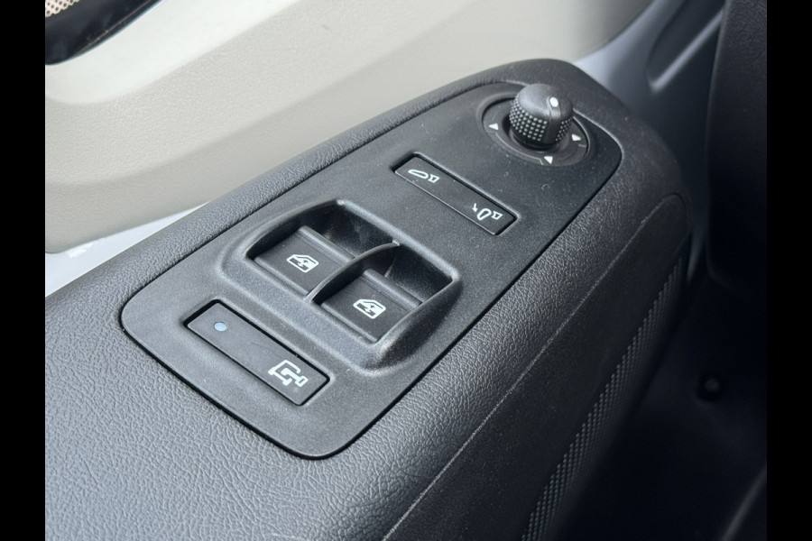 Citroën Jumper 2.2 BlueHDi 140 L2H2 3.5t 6 pers Camera Carplay Trekhaak 3000kg Cruise Navigatie